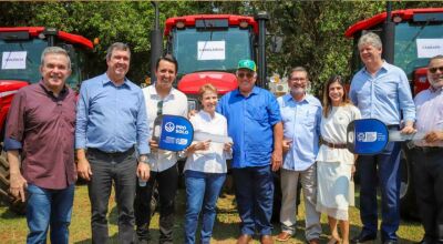 Imagem da notícia Prefeito Rodrigo Freitas recebe maquinário do governador para fortalecimento da agricultura familiar de Cassilândia